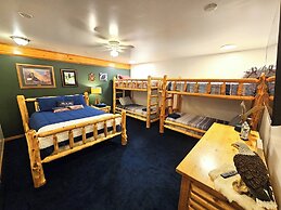 Bear Mountain Lodge