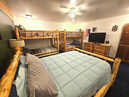Bear Mountain Lodge