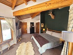 Bear Mountain Lodge