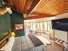 Bear Mountain Lodge