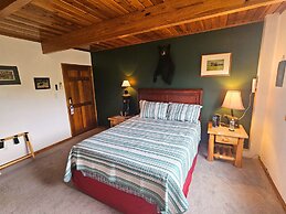 Bear Mountain Lodge