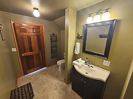 Bear Mountain Lodge