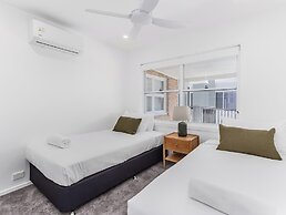 Relax on Marine Parade 2 BDR Apartment