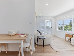 Relax on Marine Parade 2 BDR Apartment