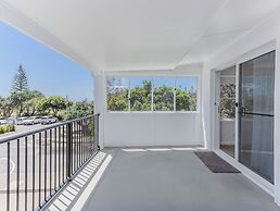 Relax on Marine Parade 2 BDR Apartment