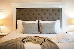 StayAU Expansive 7BR Villa Warrandyte