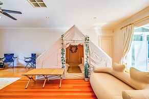StayAU Expansive 7BR Villa Warrandyte