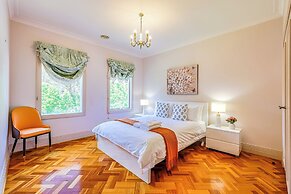 StayAU Expansive 7BR Villa Warrandyte