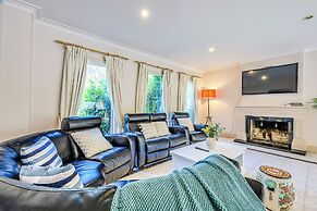 StayAU Expansive 7BR Villa Warrandyte