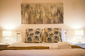 StayAU Expansive 7BR Villa Warrandyte