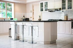 StayAU Expansive 7BR Villa Warrandyte