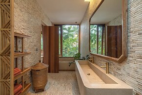 Ayala Saya