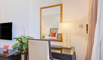 LUX The JW Marina Studio 3