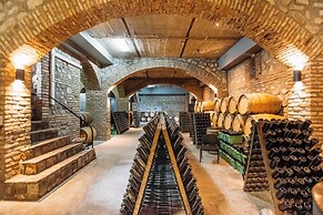 Schuchmann Wines Château,Villas & SPA