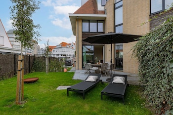 Villa for 8 Guests Steps From the Beach