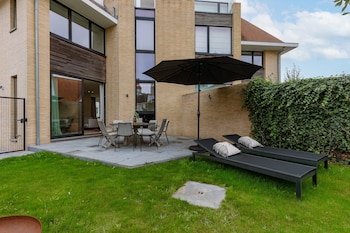 Villa for 8 Guests Steps From the Beach