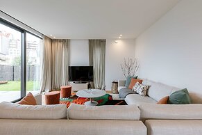 Villa for 8 Guests Steps From the Beach