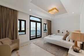 Exclusive 5BR Palm Villa w Private Pool and Beach
