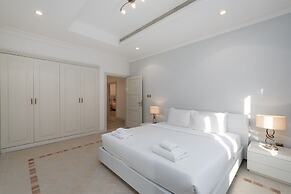 Exclusive 5BR Palm Villa w Private Pool and Beach