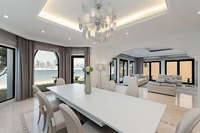 Exclusive 5BR Palm Villa w Private Pool and Beach