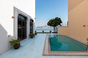 Exclusive 5BR Palm Villa w Private Pool and Beach