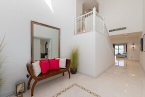 Exclusive 5BR Palm Villa w Private Pool and Beach