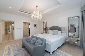 Exclusive 5BR Palm Villa w Private Pool and Beach