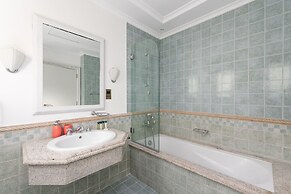Exclusive 5BR Palm Villa w Private Pool and Beach