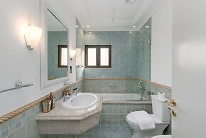 Exclusive 5BR Palm Villa w Private Pool and Beach