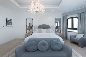 Exclusive 5BR Palm Villa w Private Pool and Beach