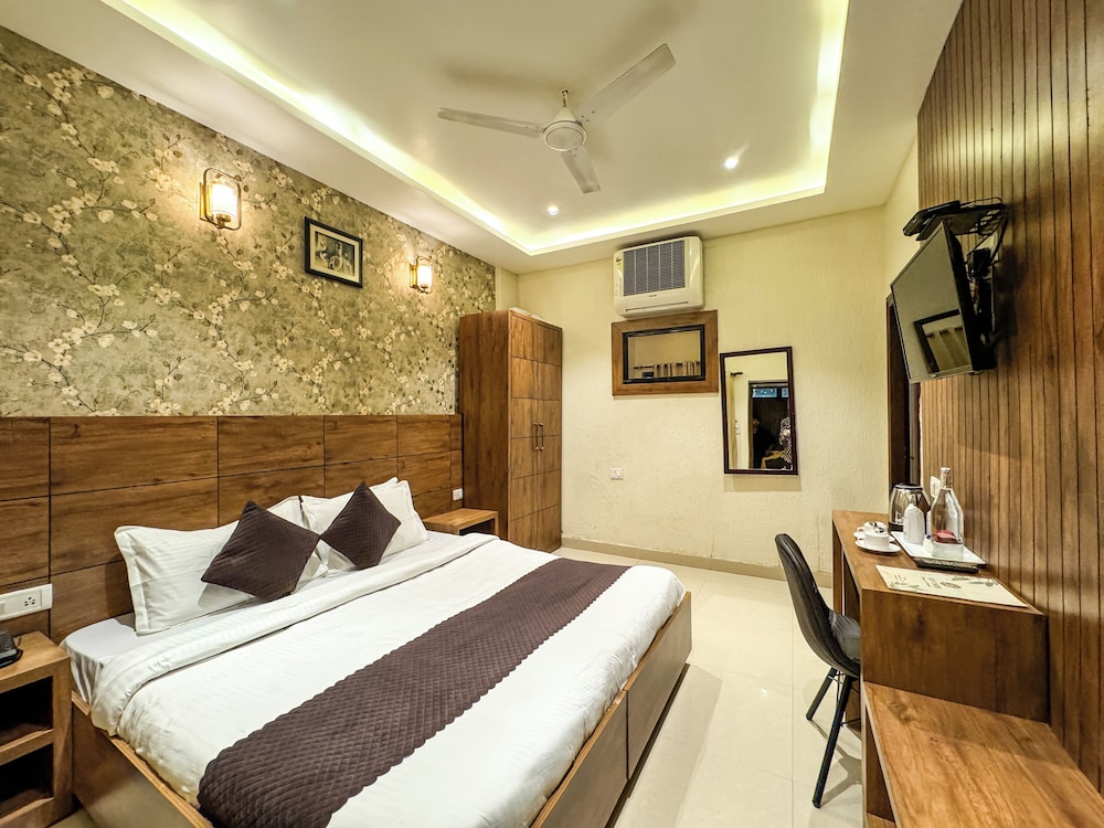 Hotel Nirvana Palace