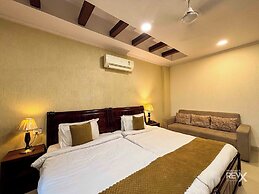 Hotel Nirvana Palace