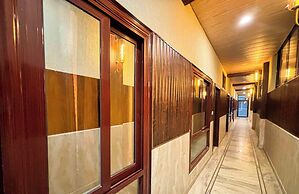 Hotel Nirvana Palace