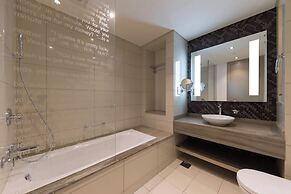 Cozy 1BR with balcony Damac Towers