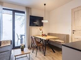 Chic Holiday Flat With Infinity Pool