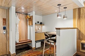 Otter Hotel
