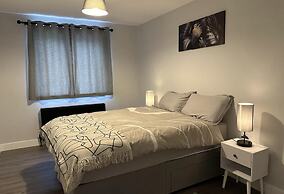 Rochester Apartment-sleeps 4-free Parking