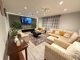 Rochester Apartment-sleeps 4-free Parking