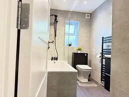Rochester Apartment-sleeps 4-free Parking