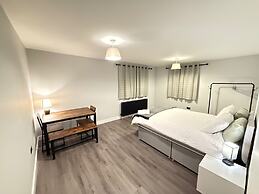 Rochester Apartment-sleeps 4-free Parking