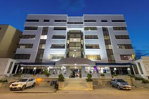 Hotel Axis Inn By GEH Suites