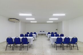 Hotel Axis Inn By GEH Suites
