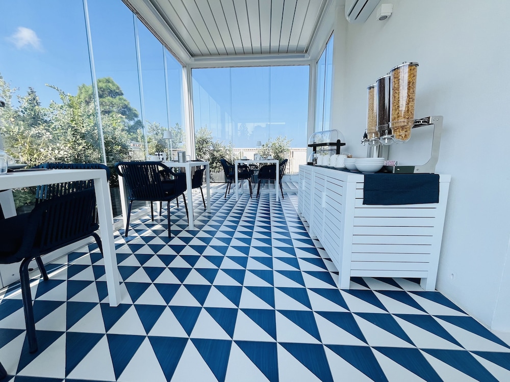 Marina Boutique Rooms