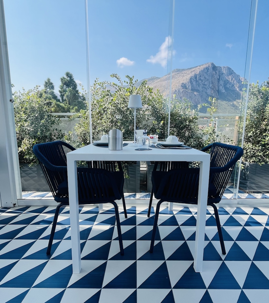 Marina Boutique Rooms