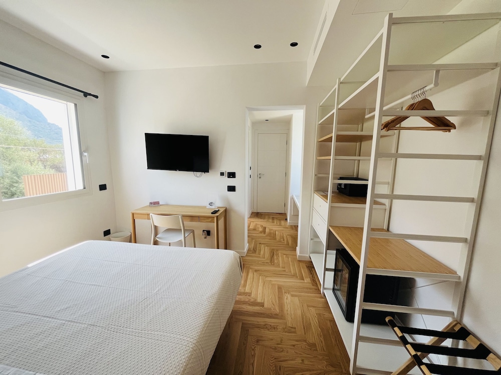 Marina Boutique Rooms