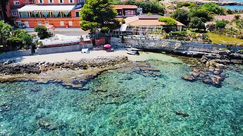 Marina Boutique Rooms