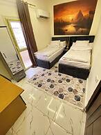 Farsha Pyramids Inn