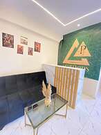 Farsha Pyramids Inn