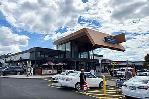 StayAU Spacious Stay Point Cook
