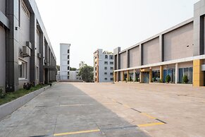 Treebo Imperia, Kommadi
